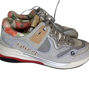 Gucci sneakers (price negotiable)